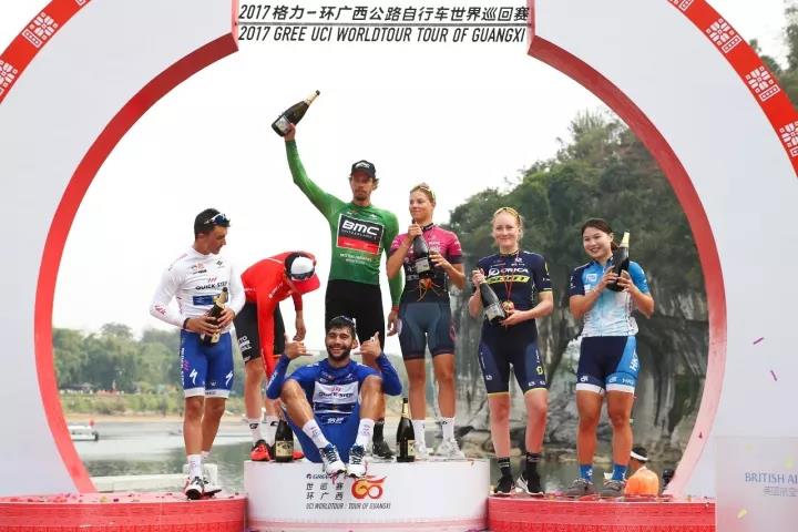 举世瞩目的自行车世界“巡回赛·环广西”颁奖典